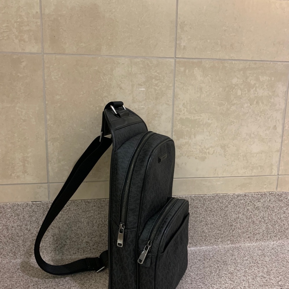 Micheal Kors Bag - Picture 2 of 2